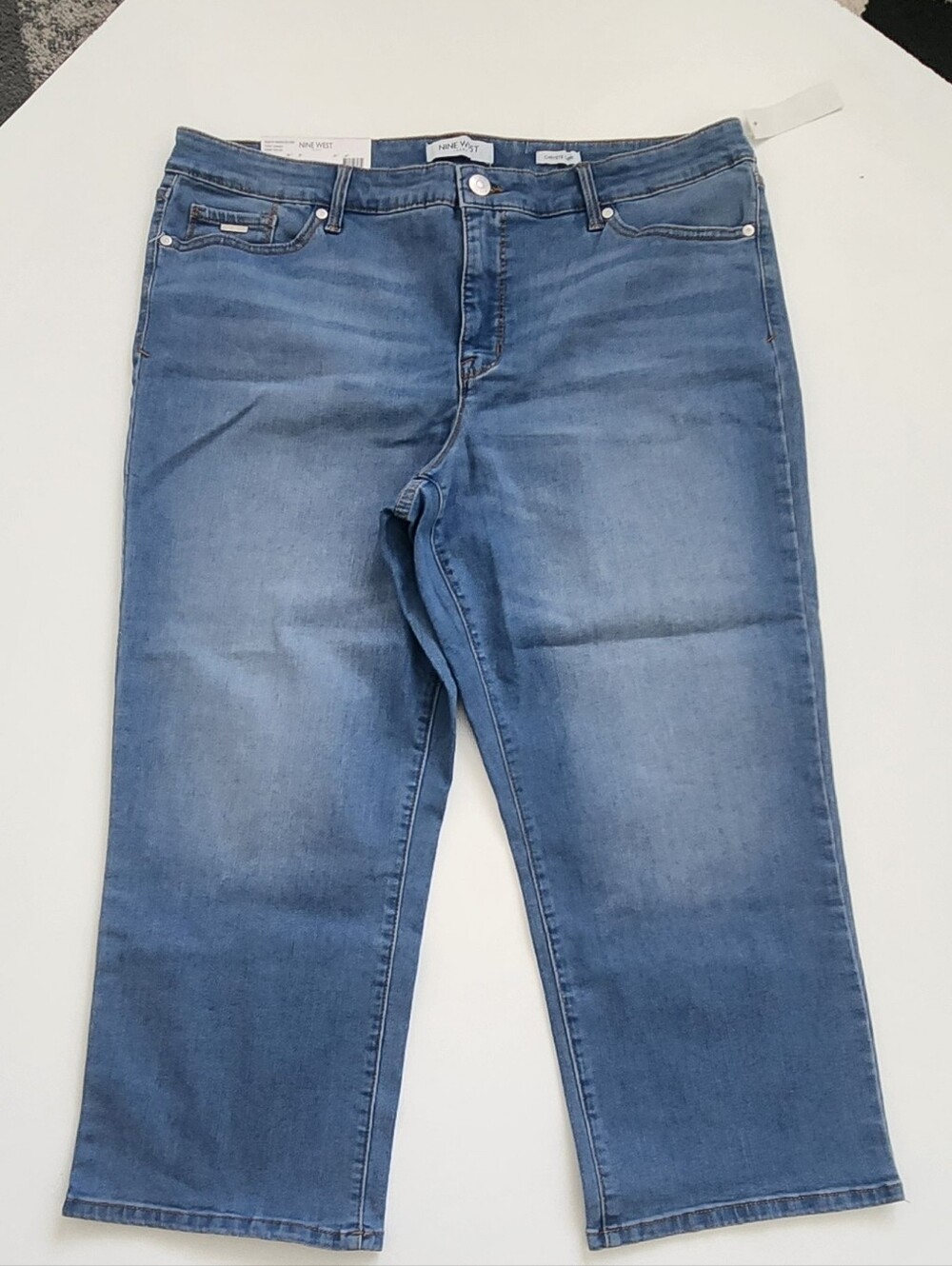 NWT Nine West Chrystie Capri Denim Jeans Canyon Wash Size 16